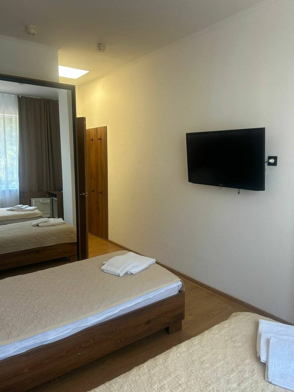 Фотографии номера Двухместный номер с 2 отдельными кроватями в Гостинице Русь Туапсе